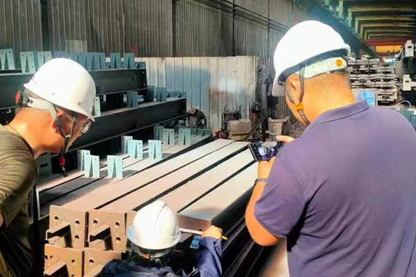 長春鋼結構施工現場需要有專業人員監督